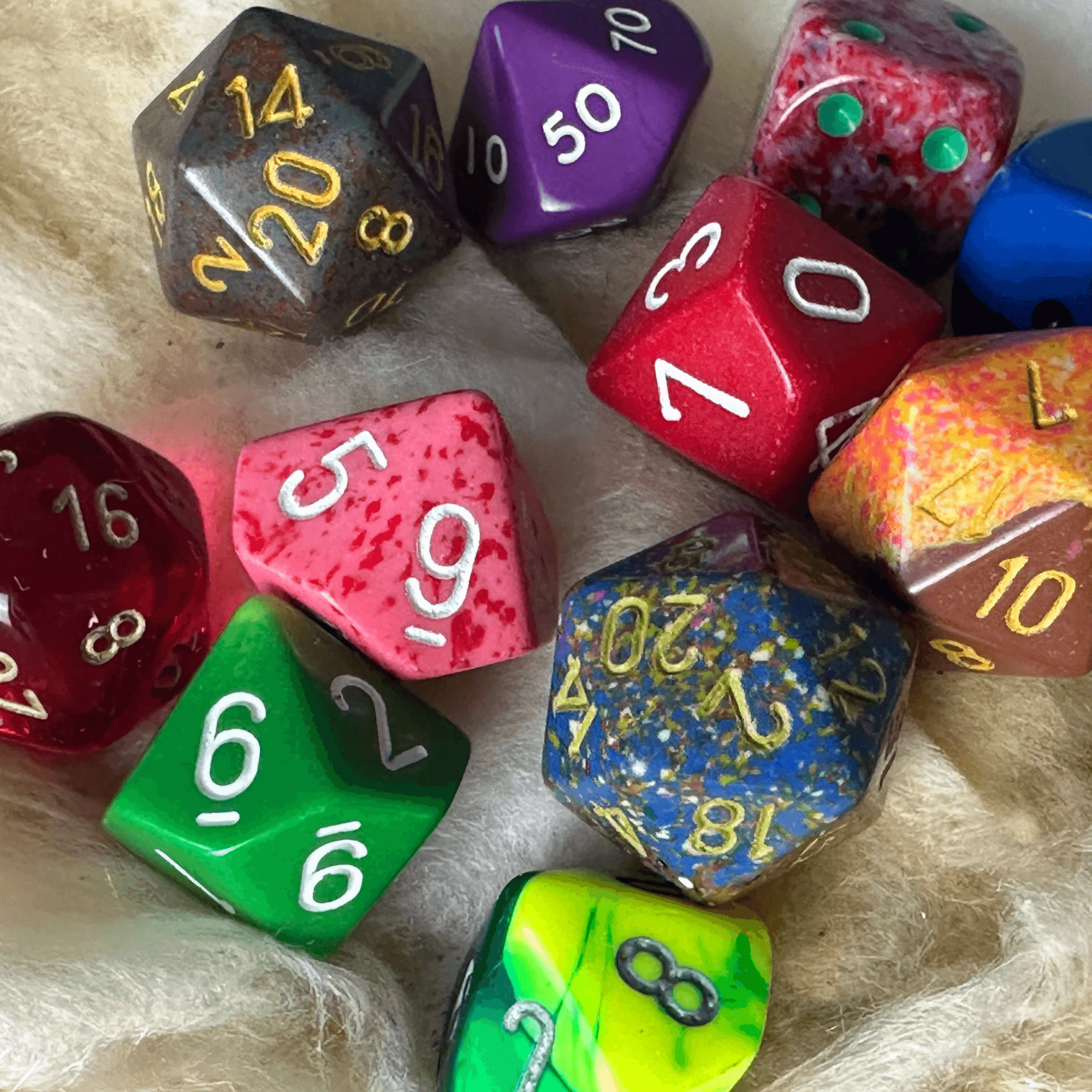 Chessex Ghostly Glow Pink