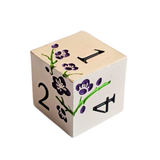 Metallwürfel Set Silber mit violetten/lila  Blüten | 7-teiliges Würfelset