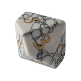 White Howlite Dice – Edelstein Würfelset | Weiß, Marmor & Gold