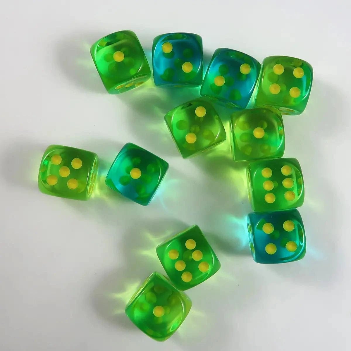 Chessex Chessex Gemini translucent green-teal/yellow W6 16mm Set
