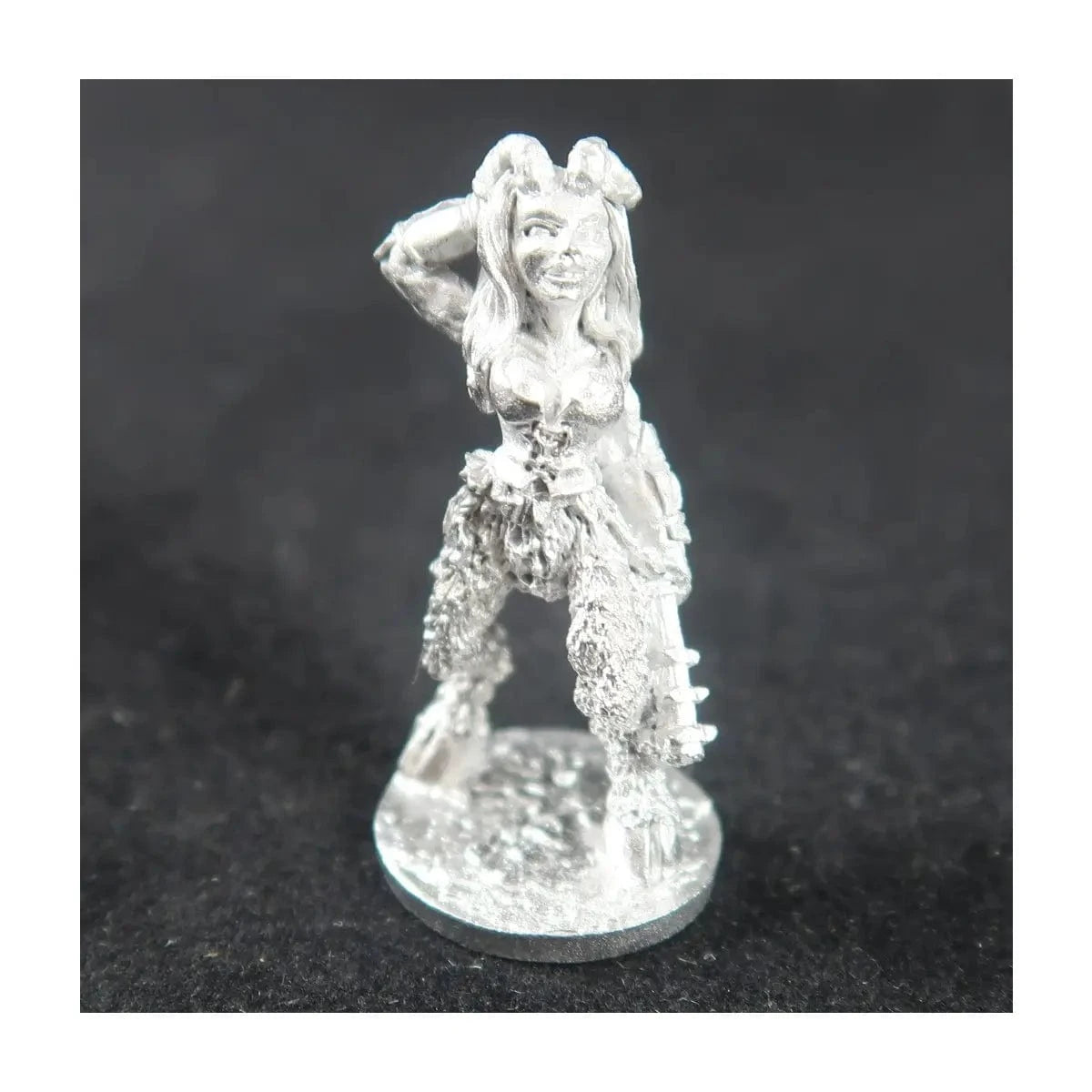 Ral Partha Female Satyr - Satyar Tierbändigerin