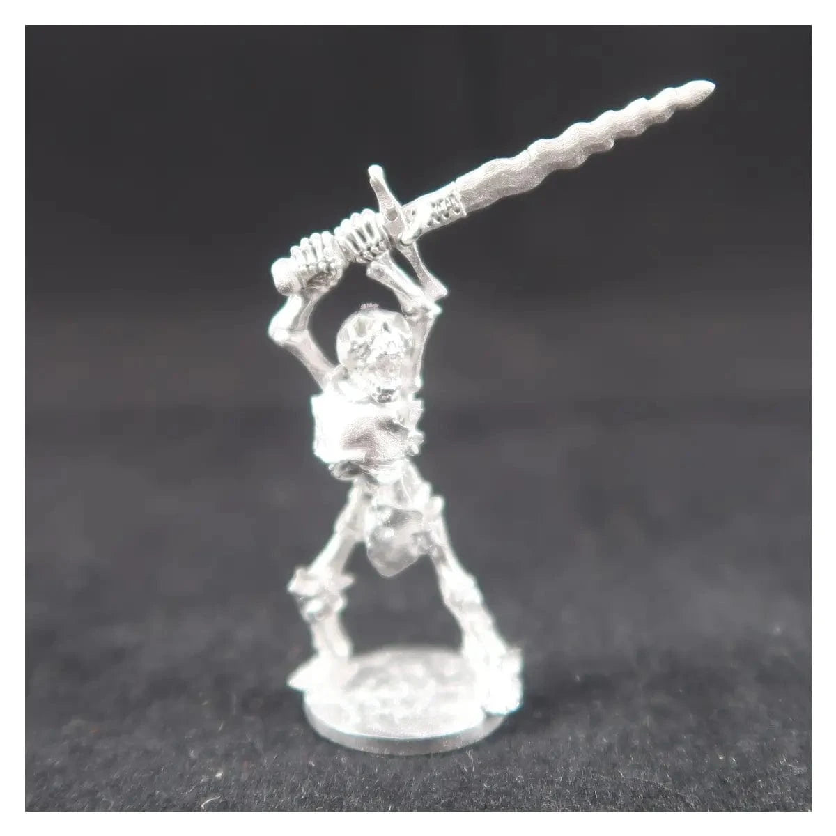 Ral Partha Skeleton Hero with great Sword