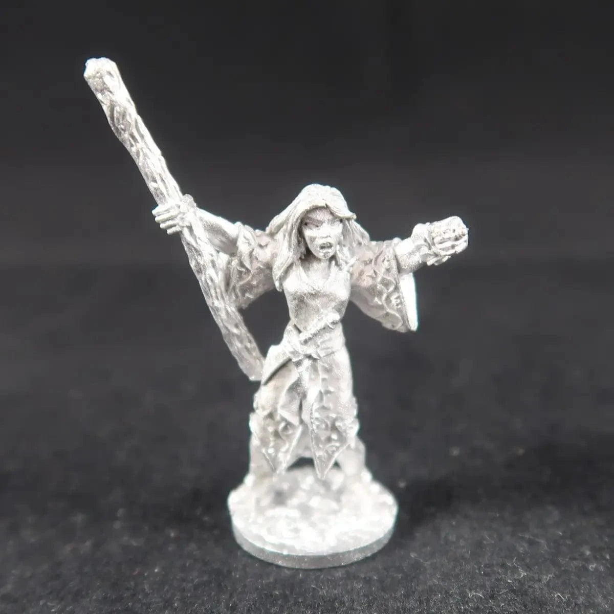 Ral Partha Sorceress Aranya Arascalion