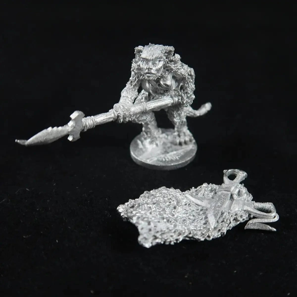 Ral Partha Waldamaunir Kundschafter (Cat-woman Warrior)