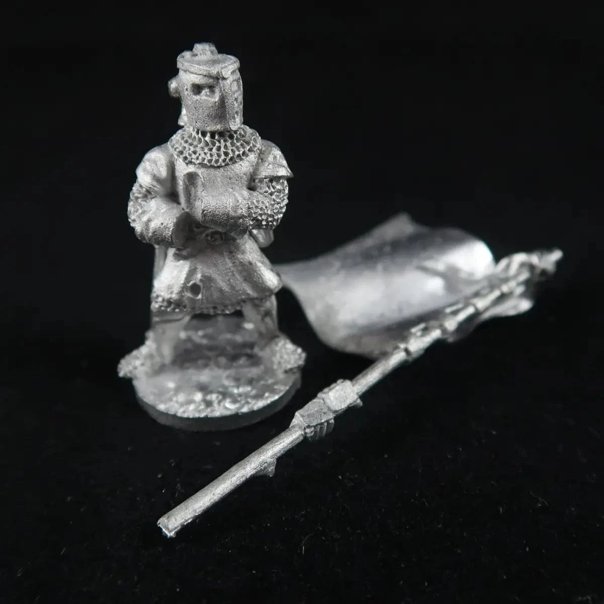 Ral Partha Weiden Knight Standard Bearer