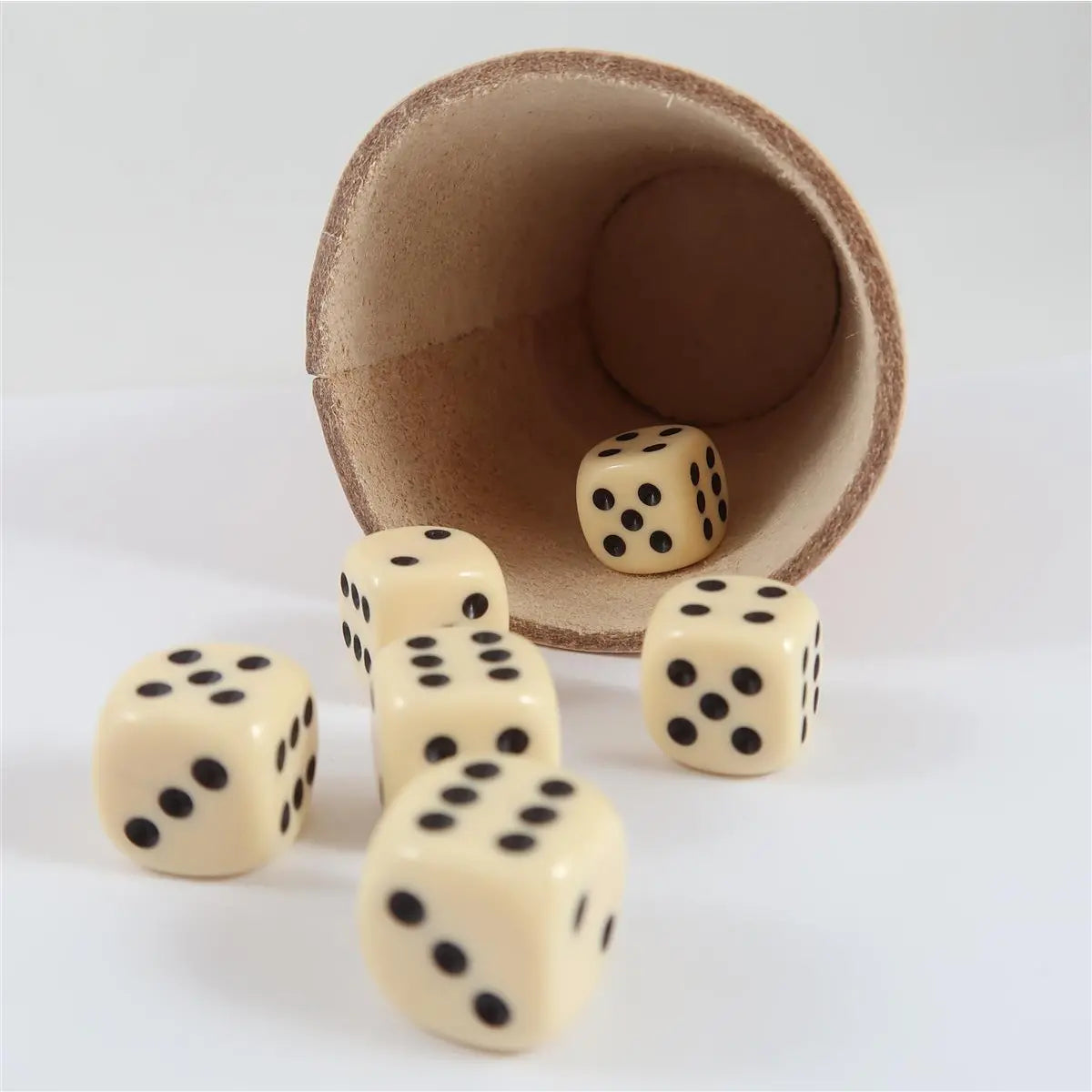 Würfelbecher/Knobelbecher mit 6 Würfeln