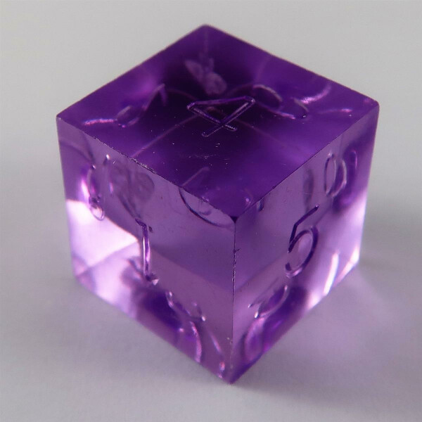 Precision dice D6 translucent purple